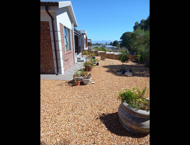 2 BEDROOM HOUSE FOR SALE IN ALBERTINIA